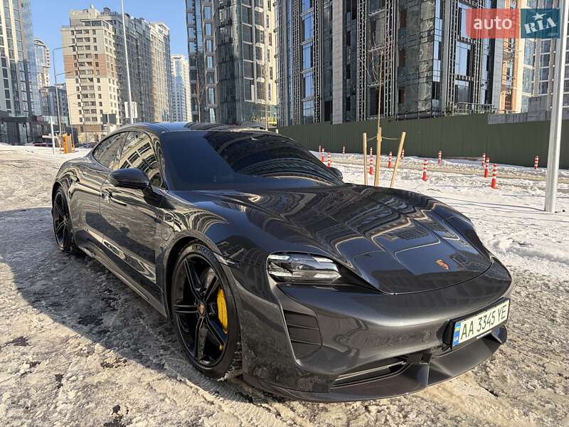 Седан Porsche Taycan 2021 в Киеве