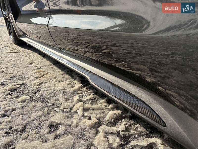 Седан Porsche Taycan 2021 в Киеве