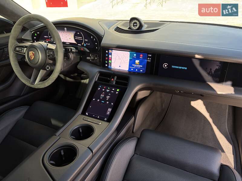 Седан Porsche Taycan 2021 в Киеве