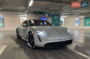 Седан Porsche Taycan 2022 в Киеве