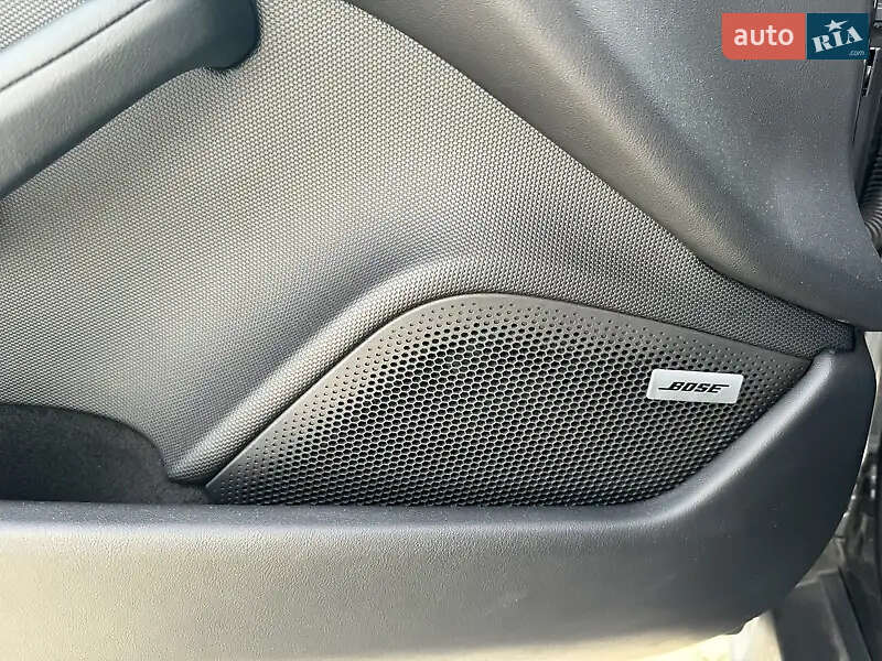 Седан Porsche Taycan 2021 в Львове