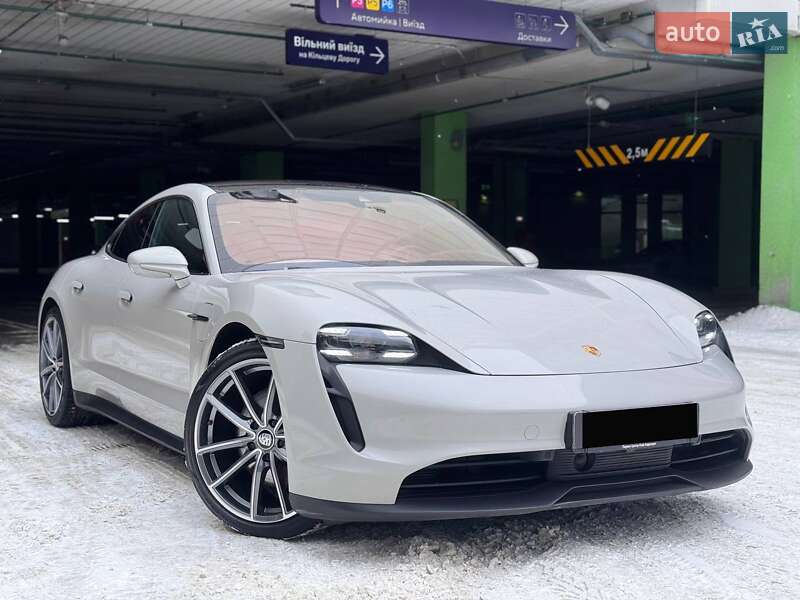 Седан Porsche Taycan 2020 в Киеве