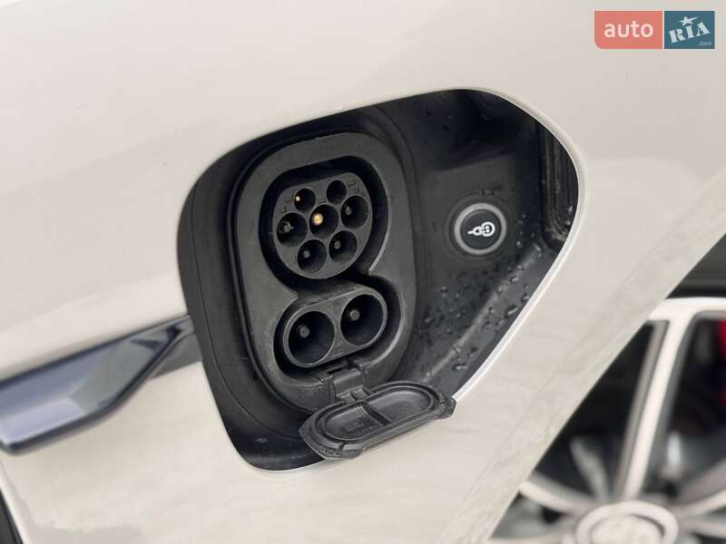 Седан Porsche Taycan 2020 в Киеве