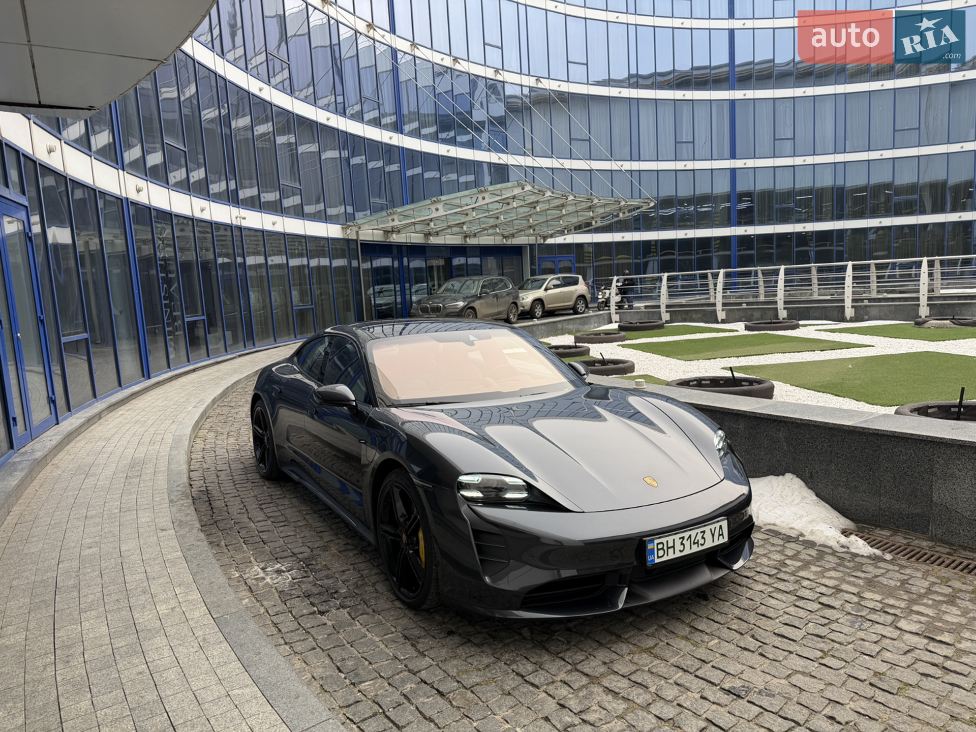 2020 Porsche Taycan - мініатюра 7