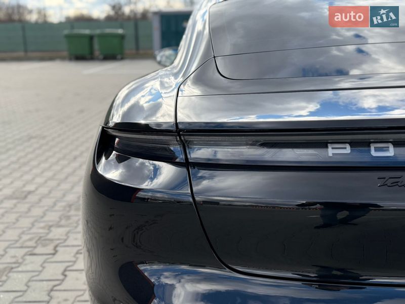 Седан Porsche Taycan 2020 в Виннице
