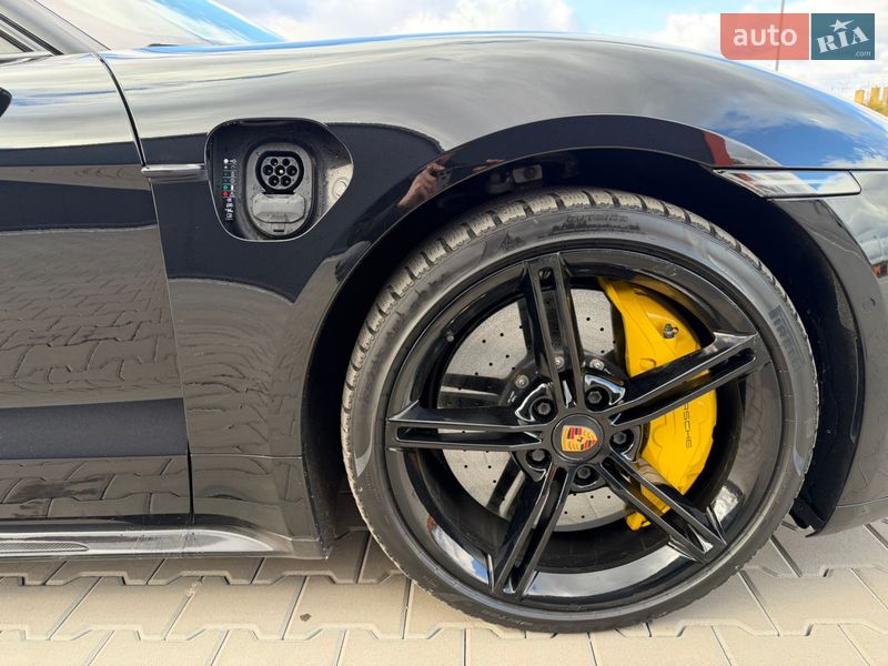 Седан Porsche Taycan 2020 в Виннице