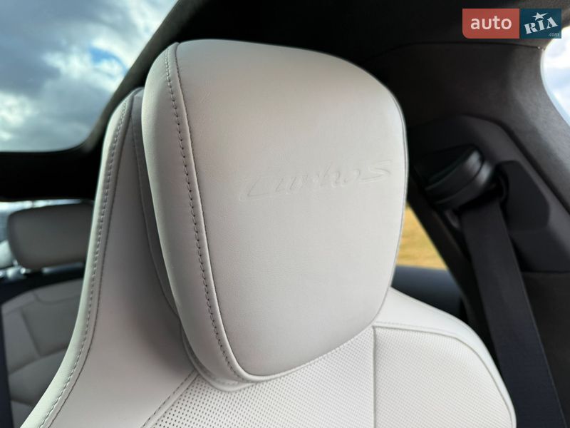 Седан Porsche Taycan 2020 в Виннице