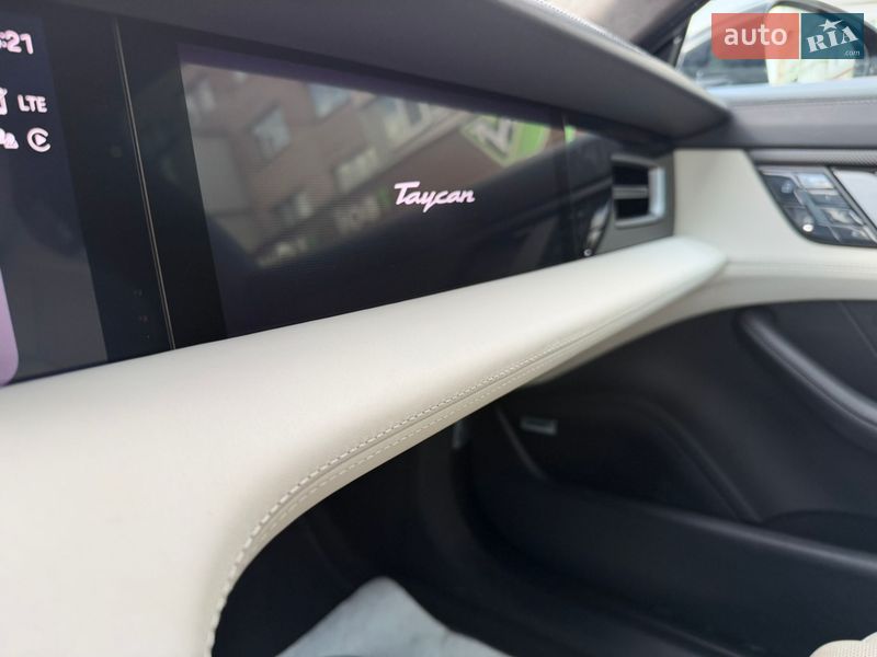 Седан Porsche Taycan 2020 в Виннице