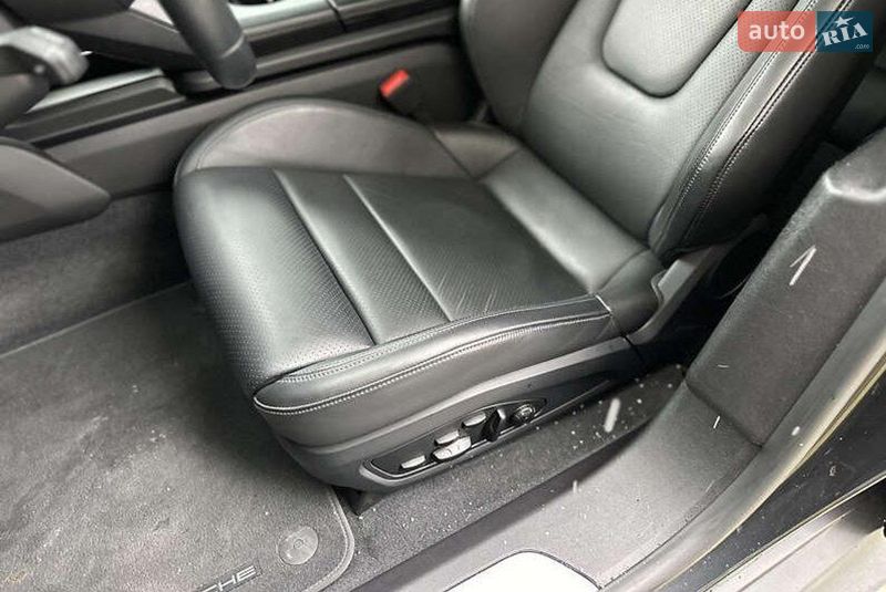 Седан Porsche Taycan 2022 в Одессе