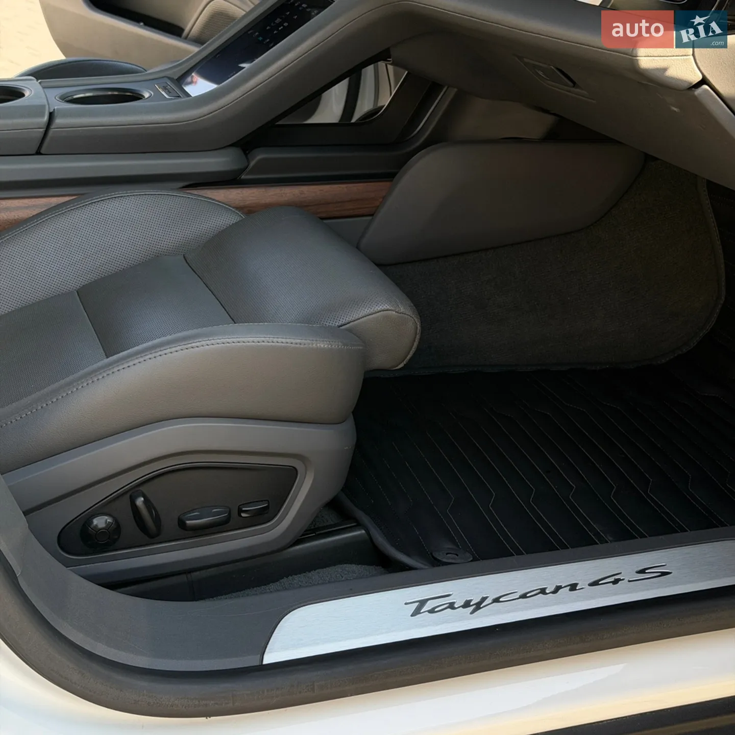 2020 Porsche Taycan - мініатюра 13