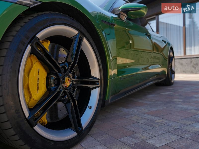 Седан Porsche Taycan 2022 в Киеве