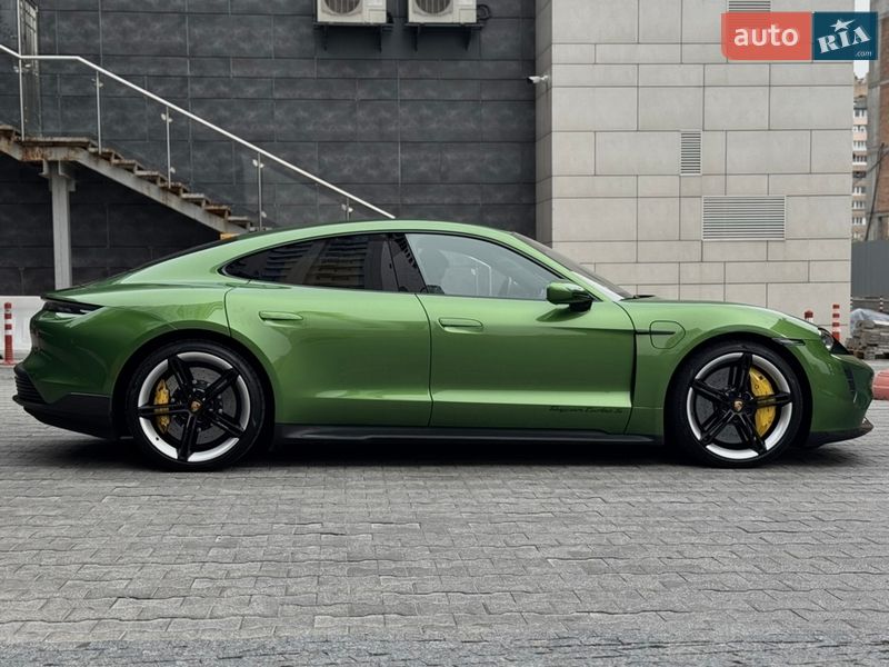 Седан Porsche Taycan 2022 в Киеве