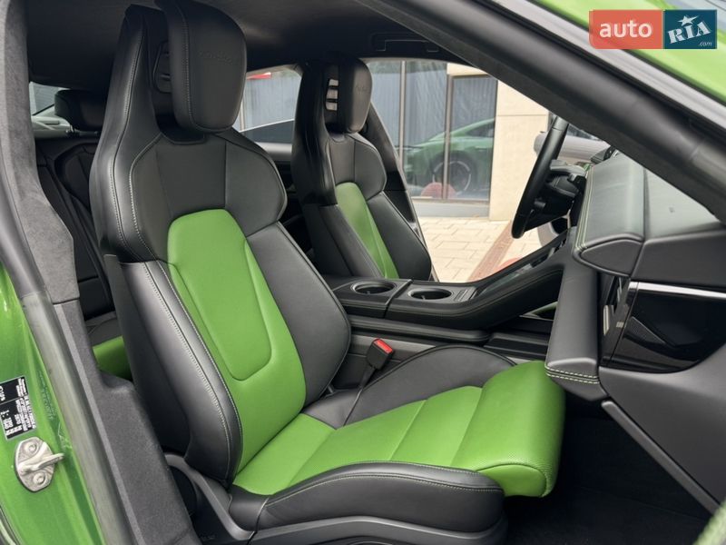 Седан Porsche Taycan 2022 в Киеве