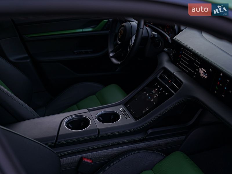 Седан Porsche Taycan 2022 в Киеве