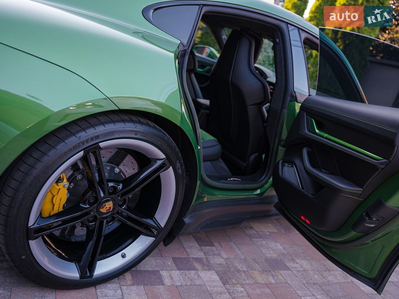 Седан Porsche Taycan 2022 в Киеве