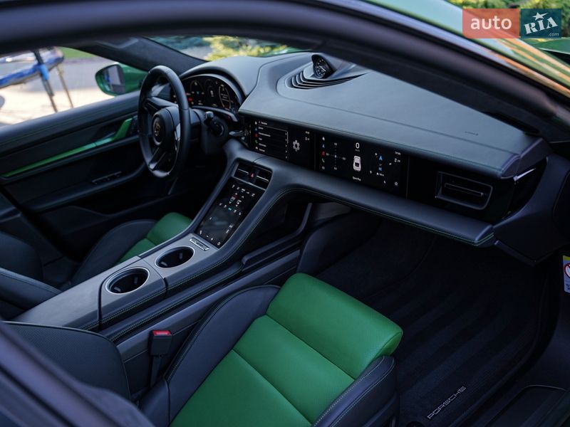 Седан Porsche Taycan 2022 в Киеве