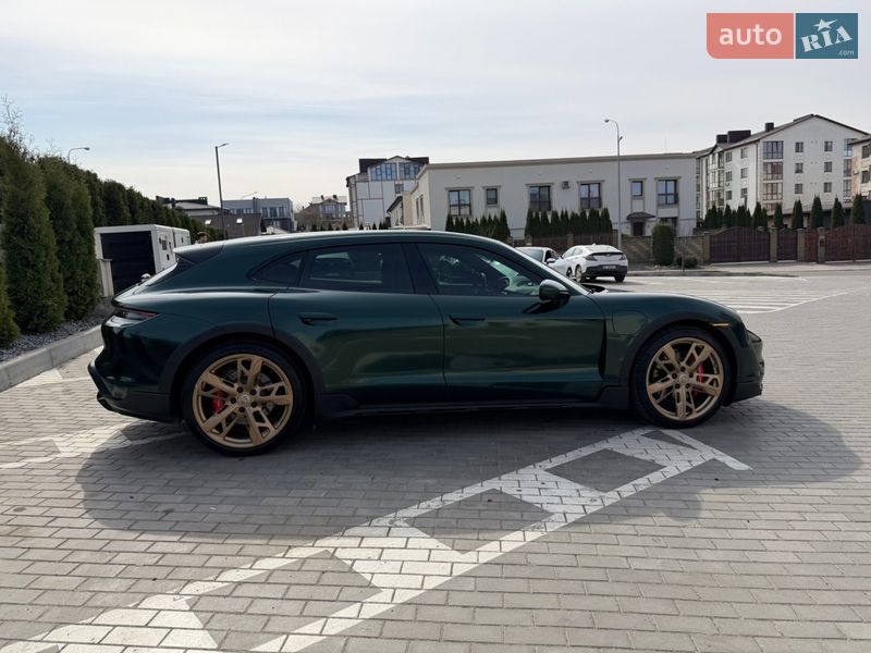 Седан Porsche Taycan 2022 в Ровно