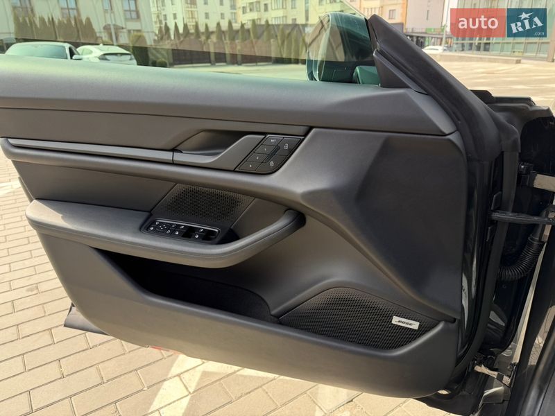 Седан Porsche Taycan 2022 в Ровно