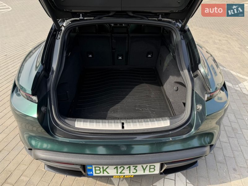 Седан Porsche Taycan 2022 в Ровно