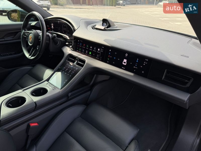 Седан Porsche Taycan 2022 в Ровно