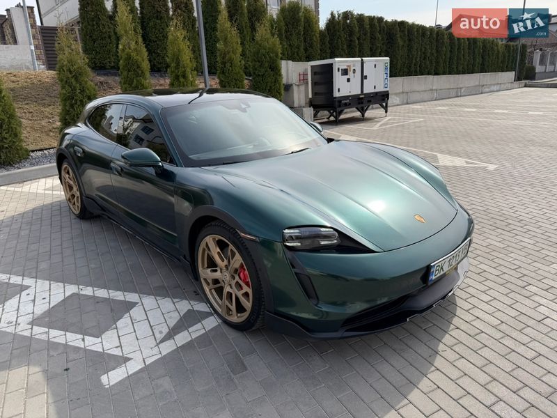 Седан Porsche Taycan 2022 в Ровно