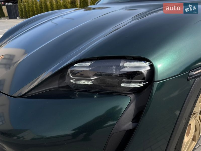 Седан Porsche Taycan 2022 в Ровно