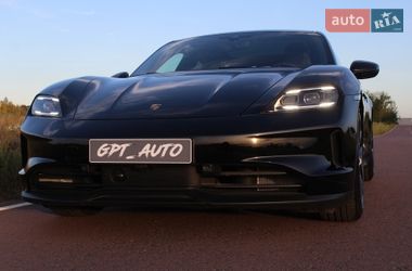 Седан Porsche Taycan 2024 в Киеве