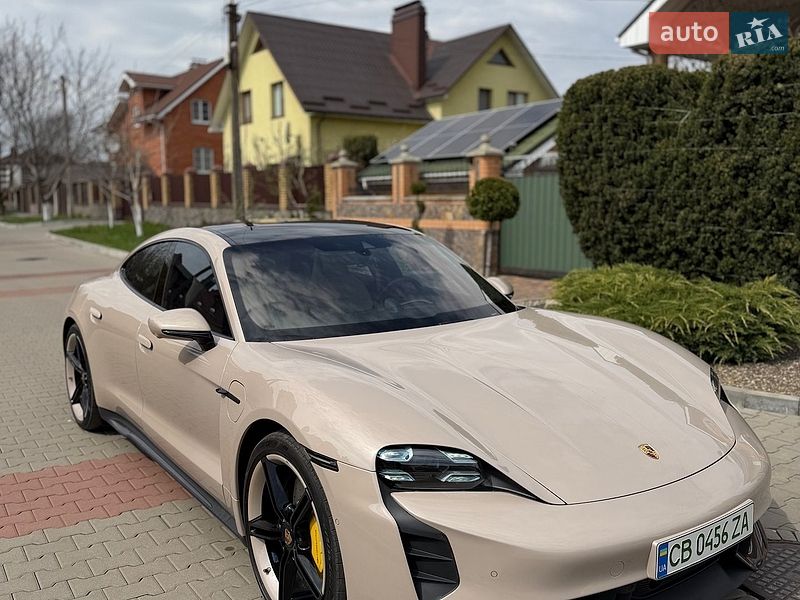 Porsche Taycan 2022