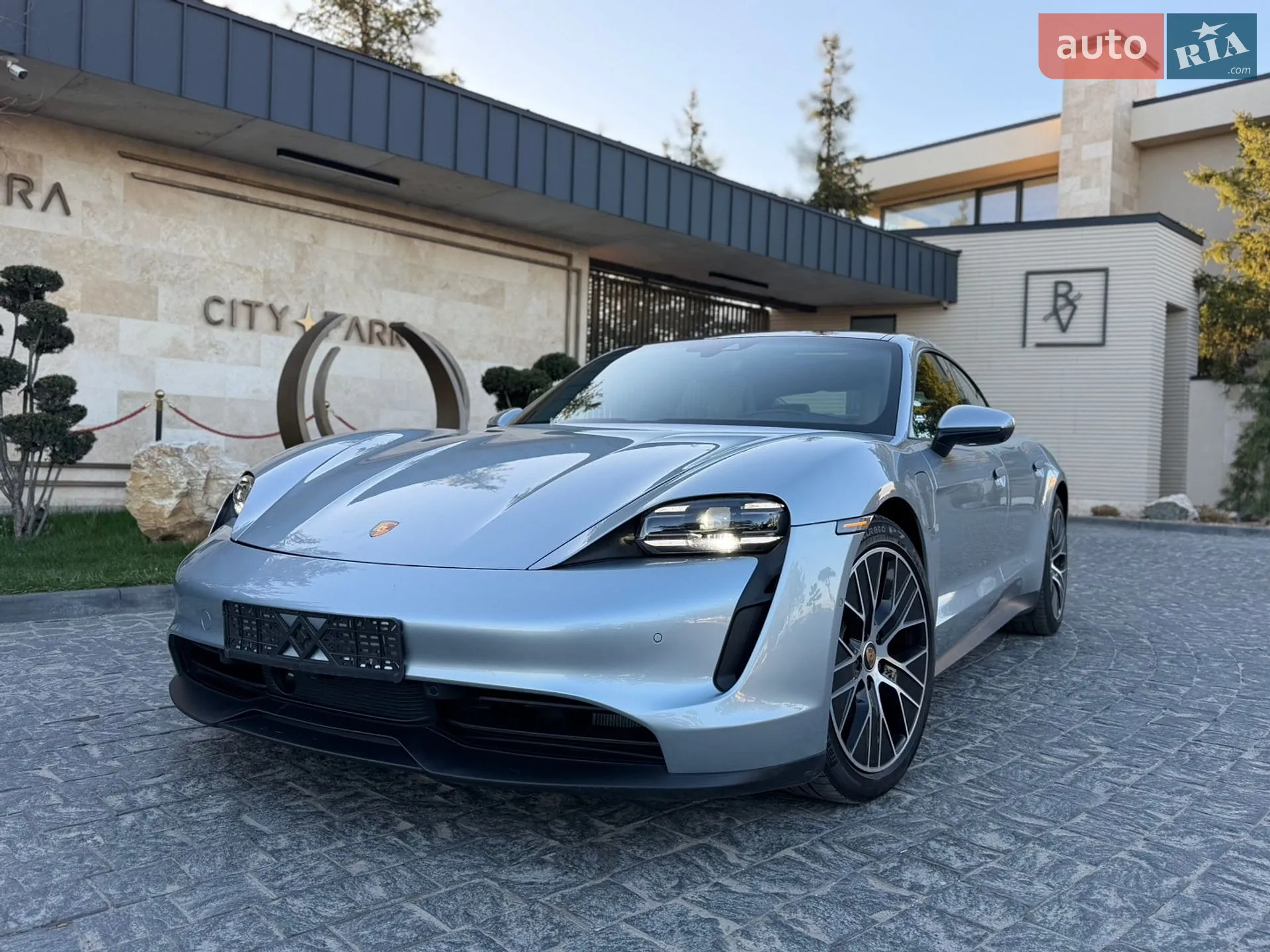 2023 Porsche Taycan - мініатюра 3