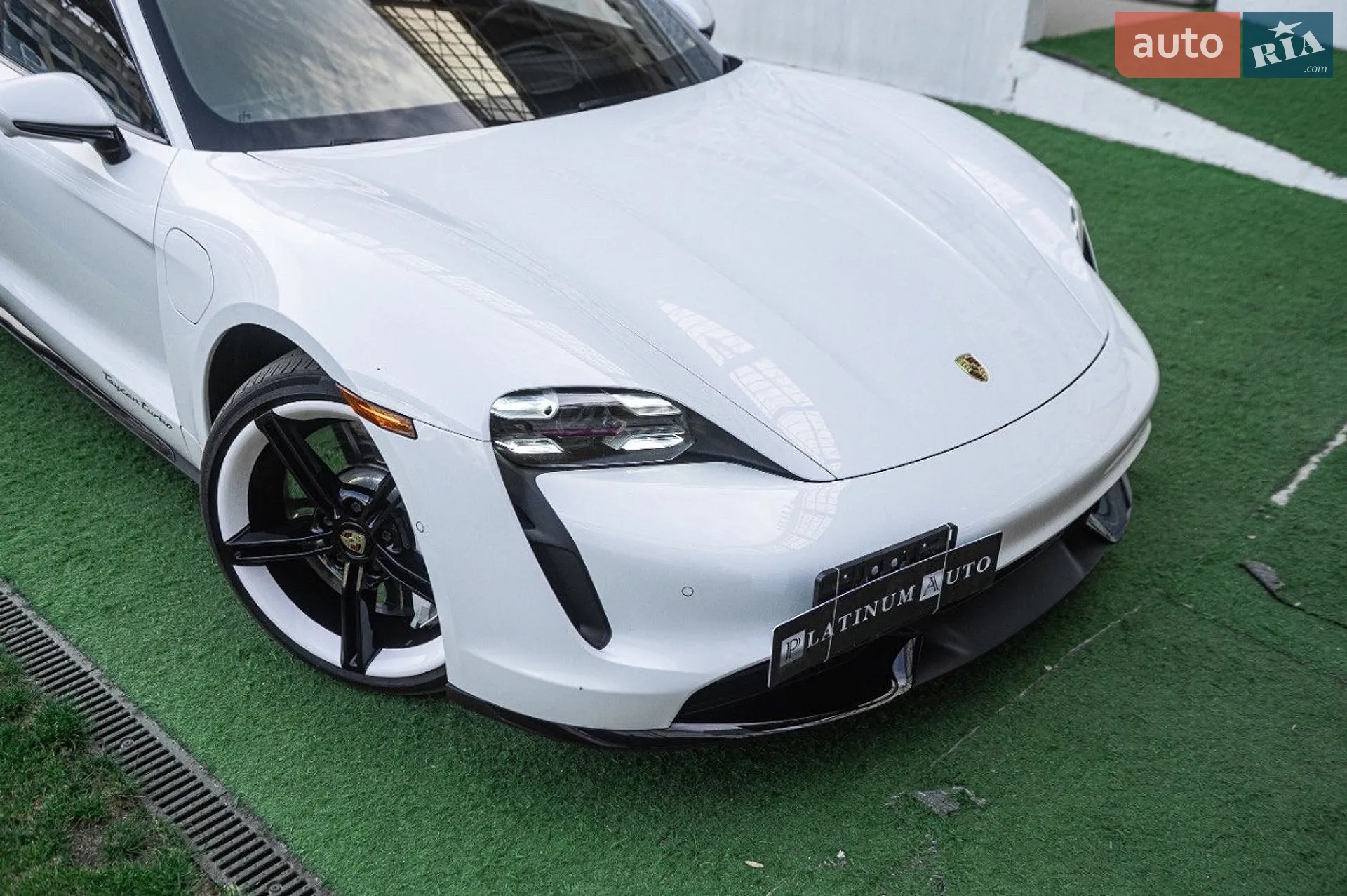 2020 Porsche Taycan - мініатюра 2
