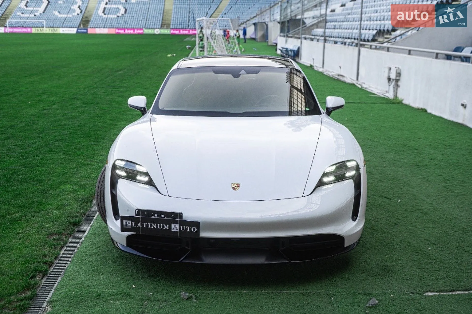 2020 Porsche Taycan - мініатюра 19