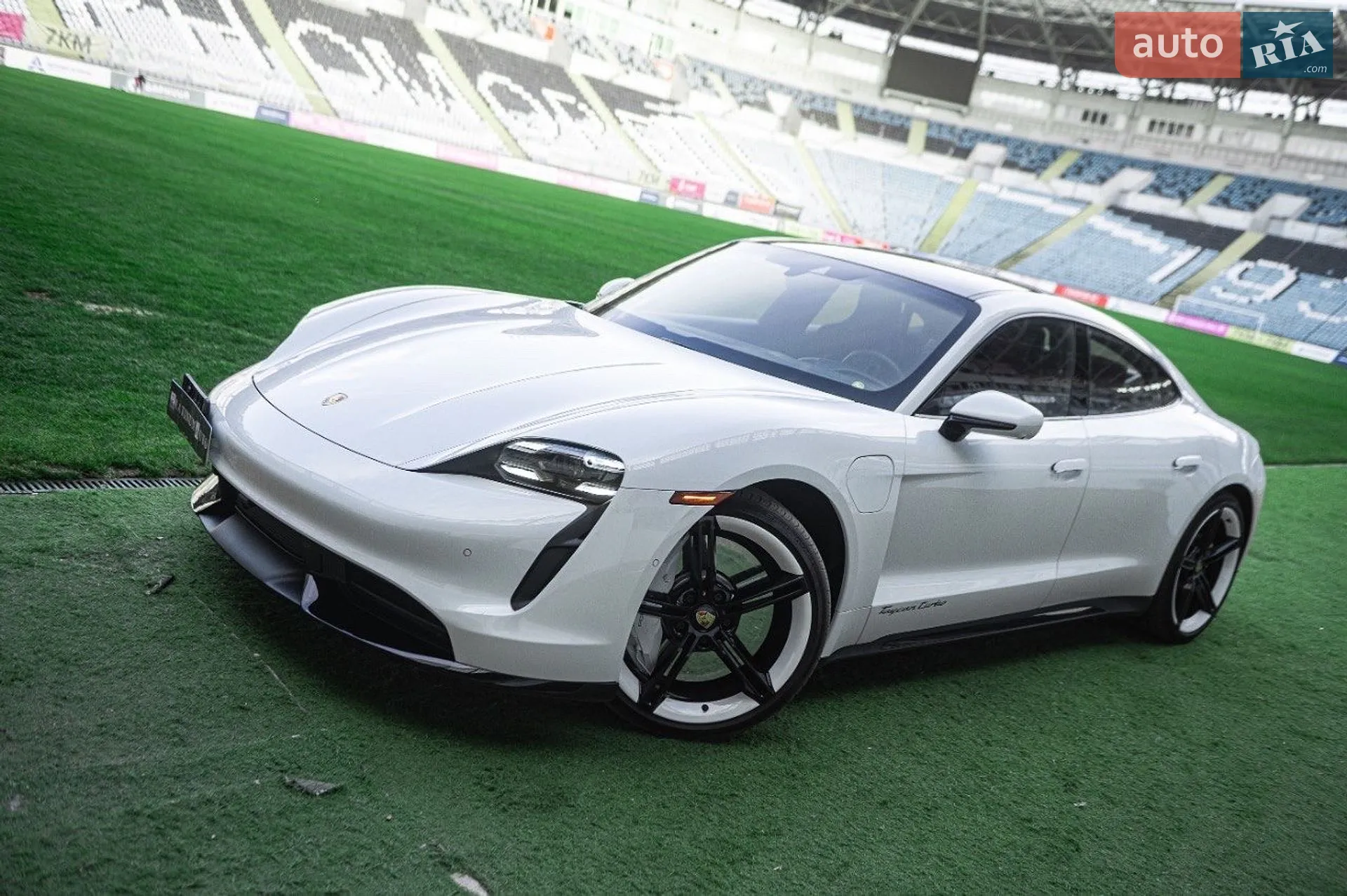 2020 Porsche Taycan - мініатюра 9