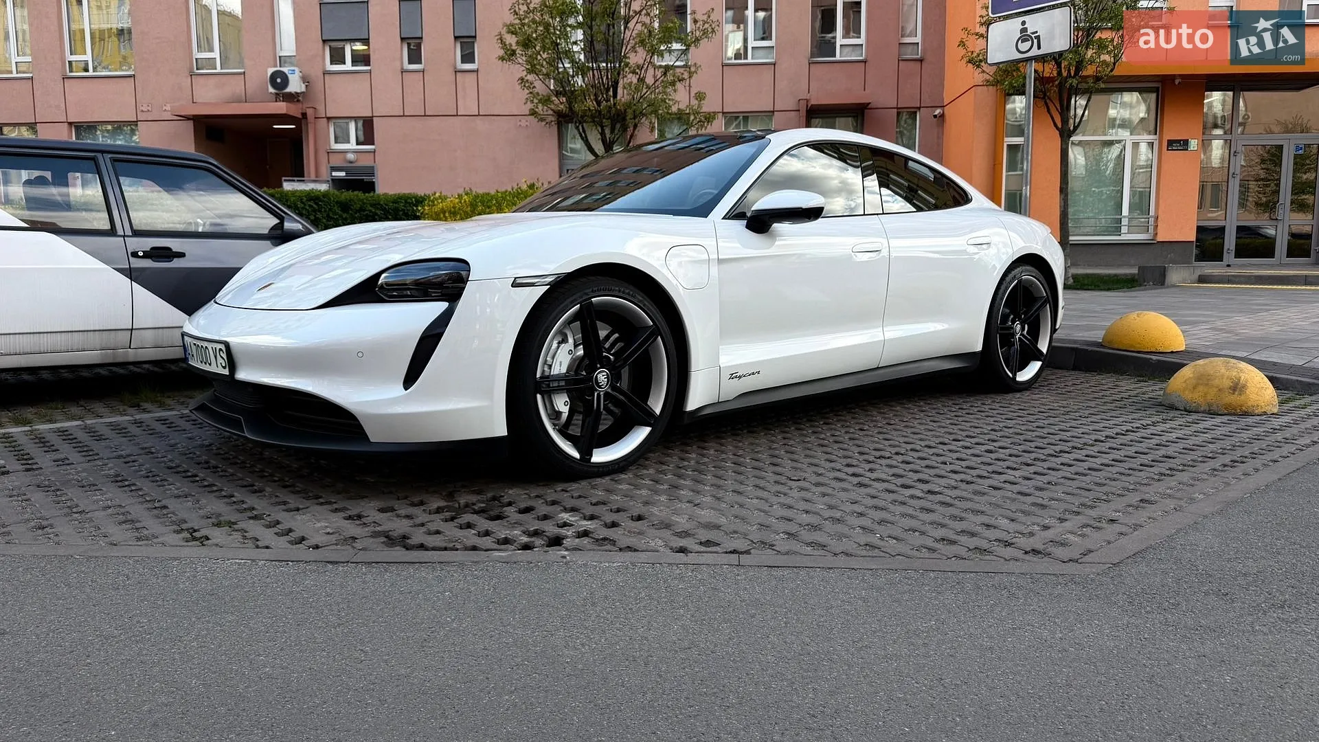 2022 Porsche Taycan - мініатюра 3