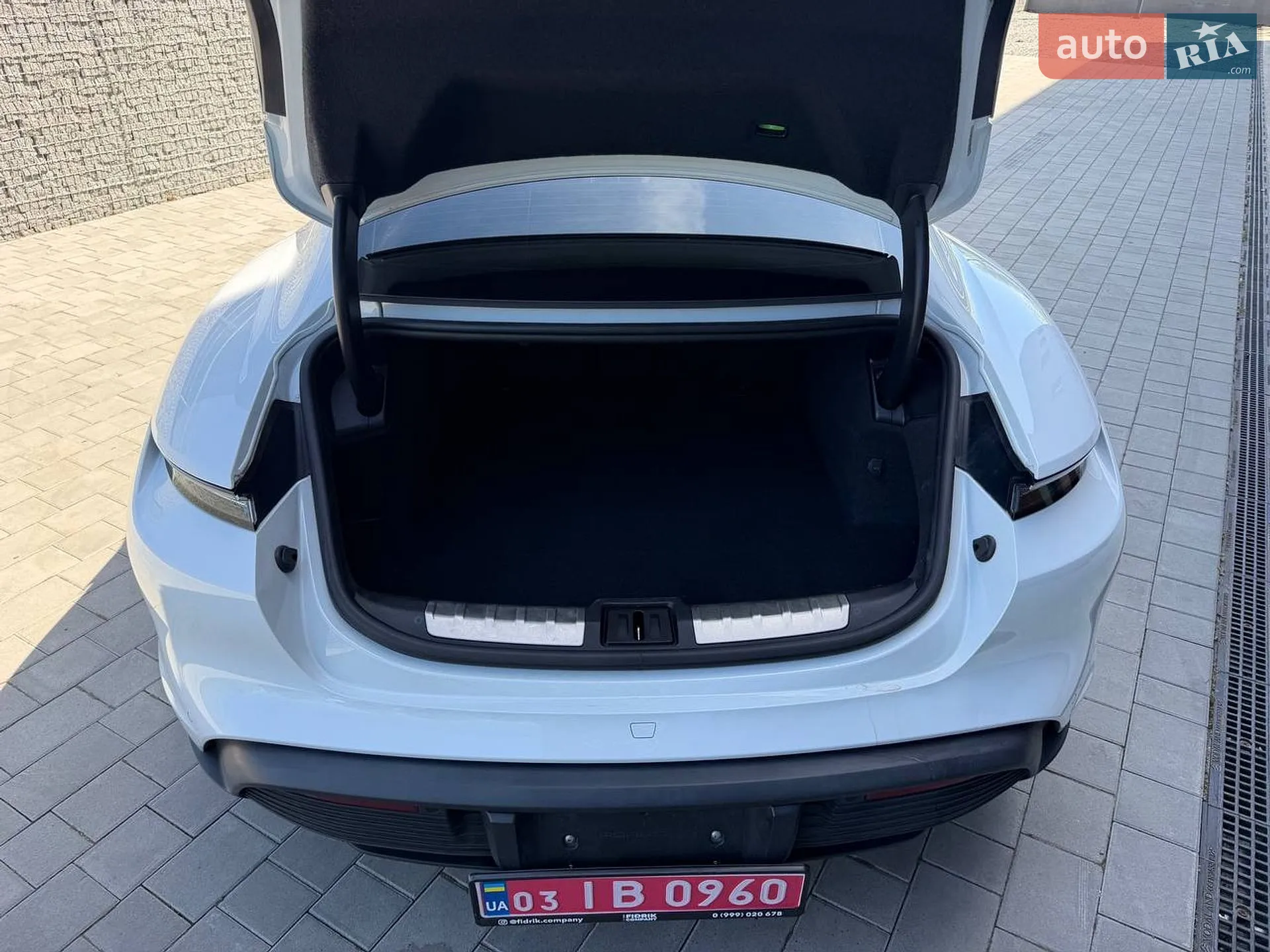 2020 Porsche Taycan - мініатюра 11