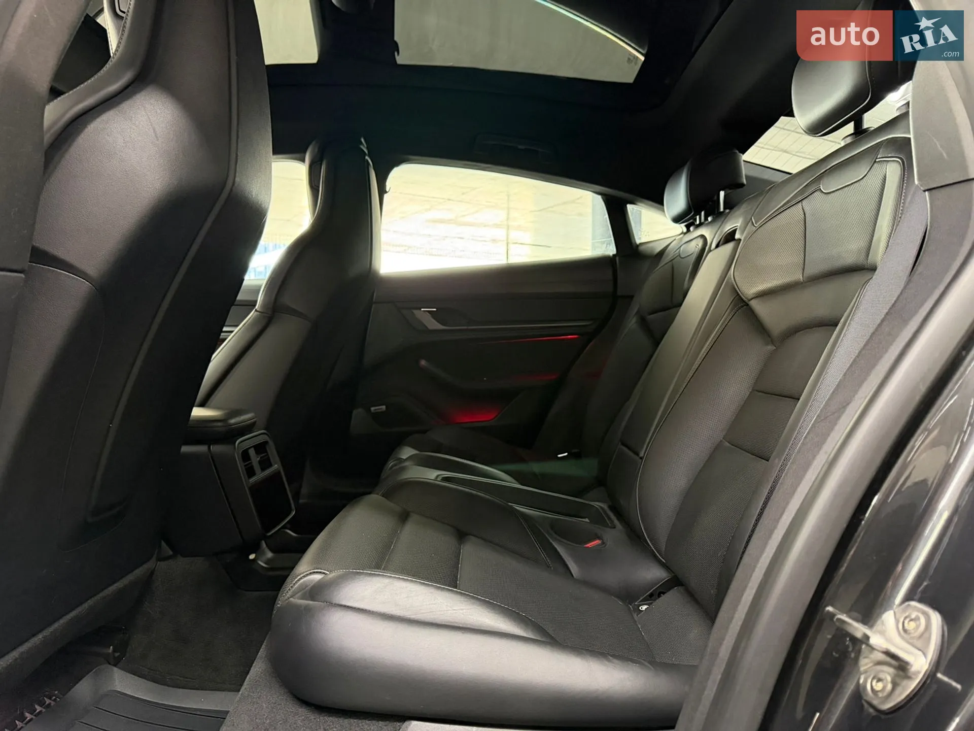 2020 Porsche Taycan - мініатюра 26