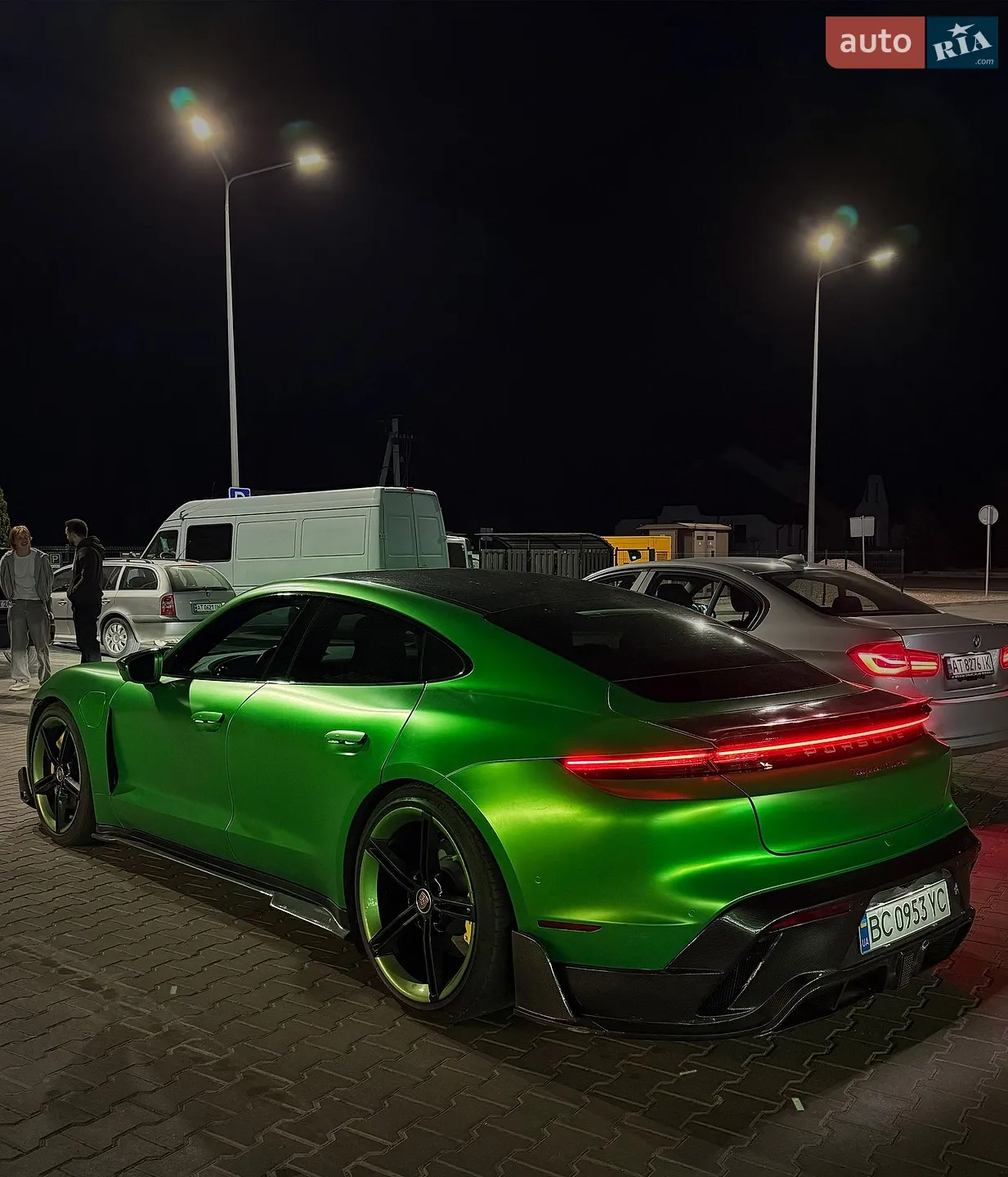 2020 Porsche Taycan - мініатюра 3