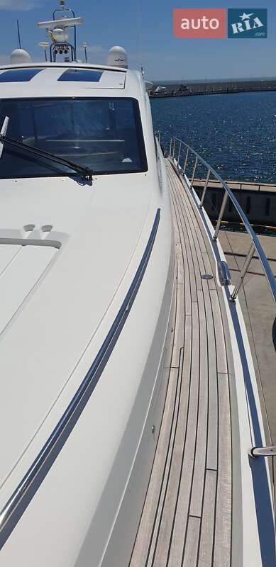 Моторная яхта Princess V65 2008 в Одессе