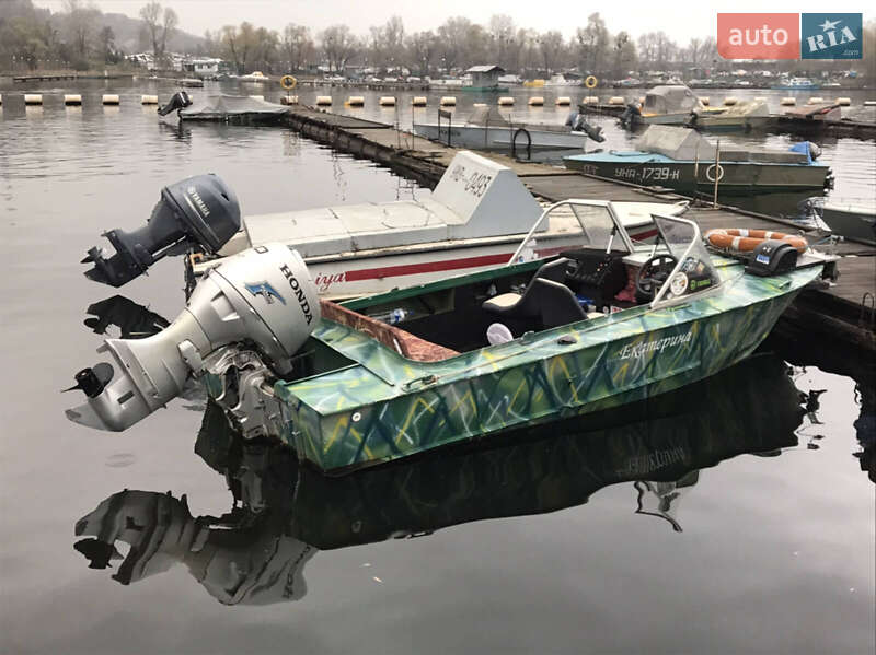Катер Прогресс 2 1987 в Києві