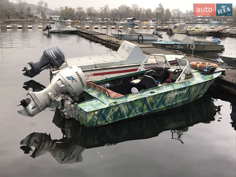 Катер Прогресс 2 1987 в Киеве