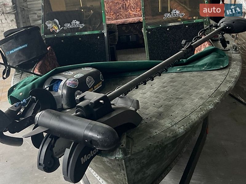Катер Прогресс 2М 2000 в Киеве