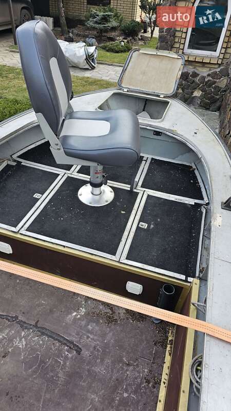 Лодка Прогресс 4M 2000 в Кобеляках