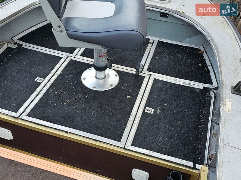 Лодка Прогресс 4M 2000 в Кобеляках