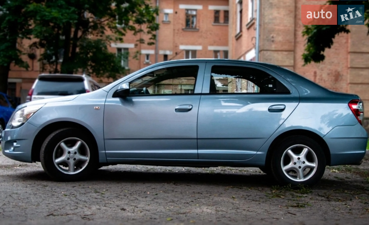 Повністю справне свіже авто, вкладень не потребує. Два комплекта коліс (літо на фото, зима на рідних штампах), два комплекта ключів, два комплекта килимків (ворс на літо, гумові на зиму), повноцінна запаска в чохлі. Моторна олива, свічки, салонний і повітряний фільтра замінені на 84т. ТО кожні 7,5т. Страховка до кінця року.