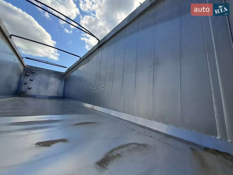 Самоскид напівпричіп Reisch RHKS-35 2009 в Черкасах