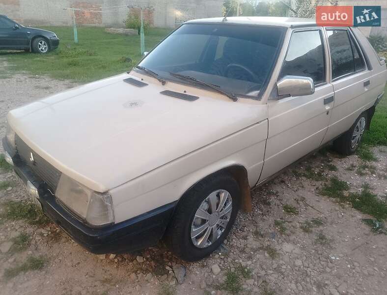 Хэтчбек Renault 11 1984 в Глухове