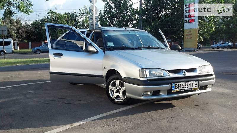 Седан Renault 19 1995 в Одессе