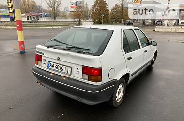 Хэтчбек Renault 19 1990 в Киеве