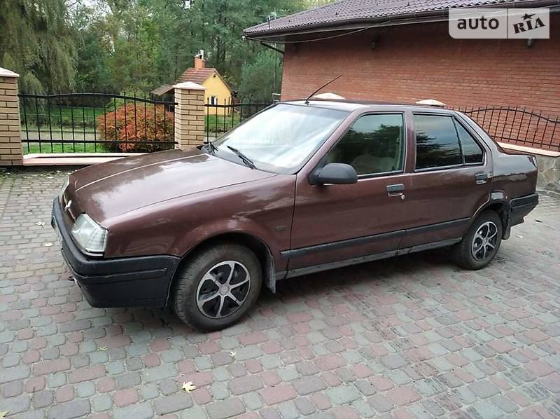 Седан Renault 19 1991 в Городке