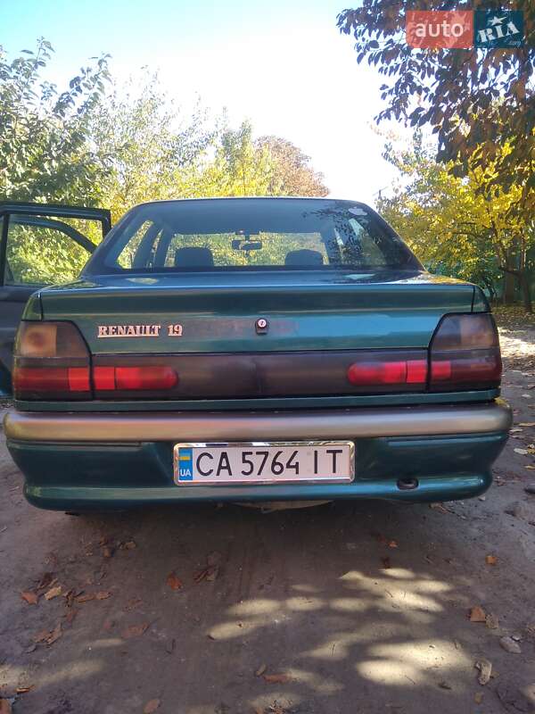 Хетчбек Renault 19 1998 в Монастирищеві