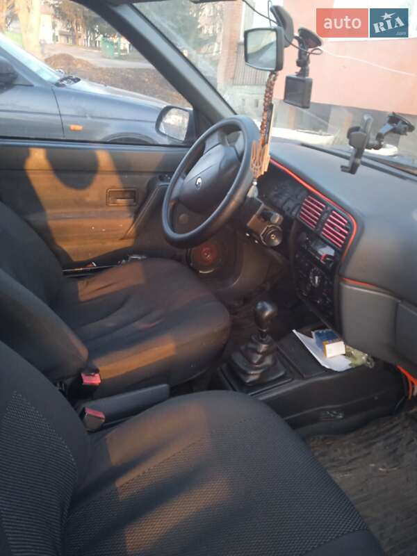 Седан Renault 19 1994 в Шишаки